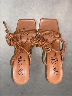 So Me Cognac Knot-Detail Lace-Up Heels